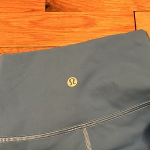 Lululemon leggings size 0 EUC baby blue